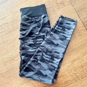 Victoria’s Secret PINK Scrunch Booty Camouflage Legging